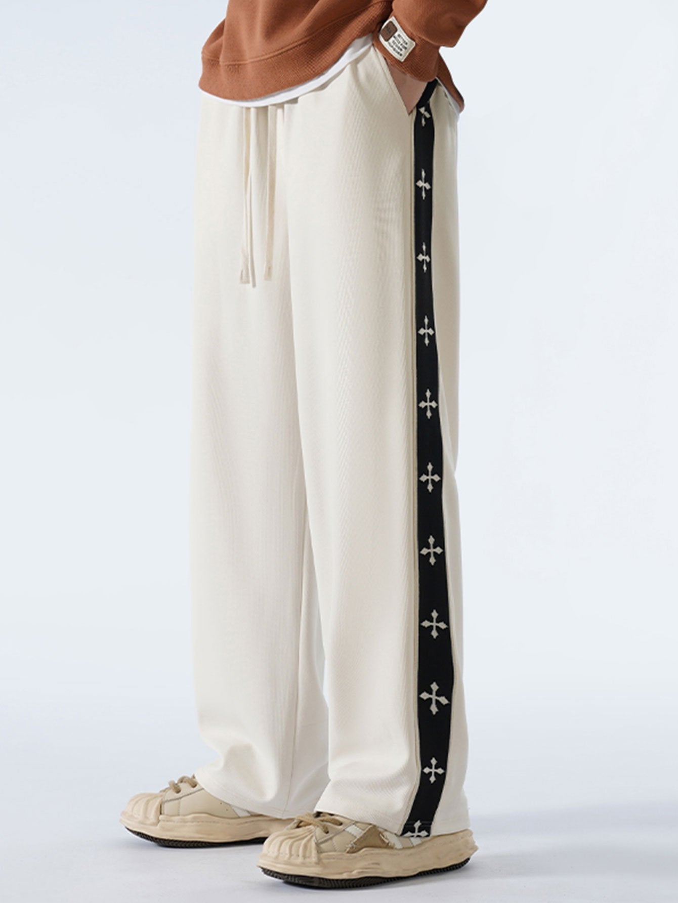 Bach® | Pantalon droit à rayures croisées sur les côtés, coupe décontractée